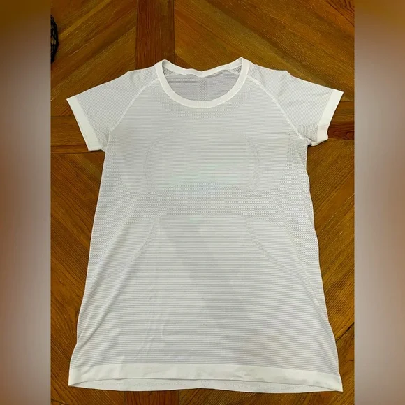 Lululemon Swiftly Tech Short Sleeve Crew in Heathered White - Size 12 - Picture 4 of 8